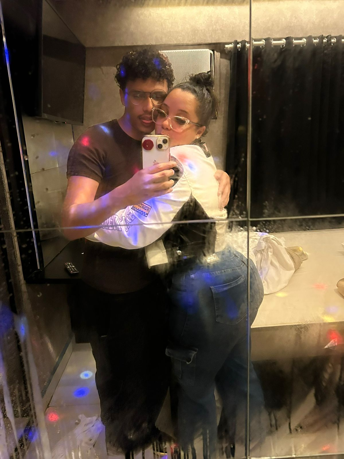 Eu gosto de nós assim, pertinho 💕